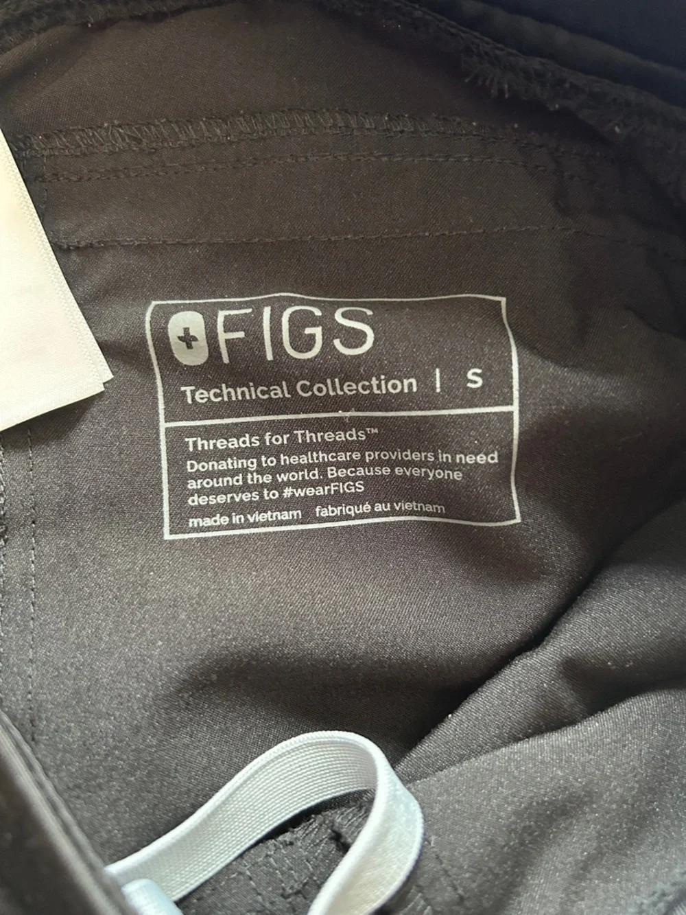 Figs Men's Black Cargo Scrub Pants with Elastic Waisted size small
